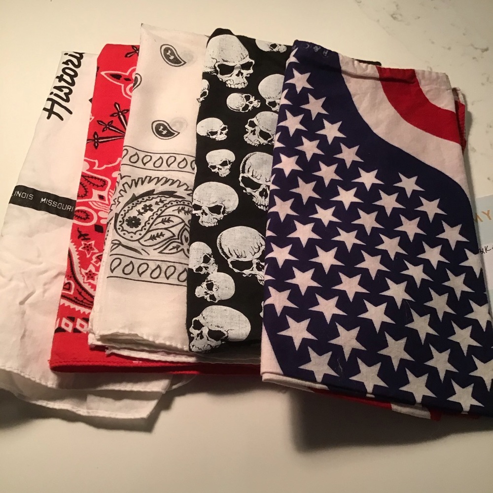 5 bandanas